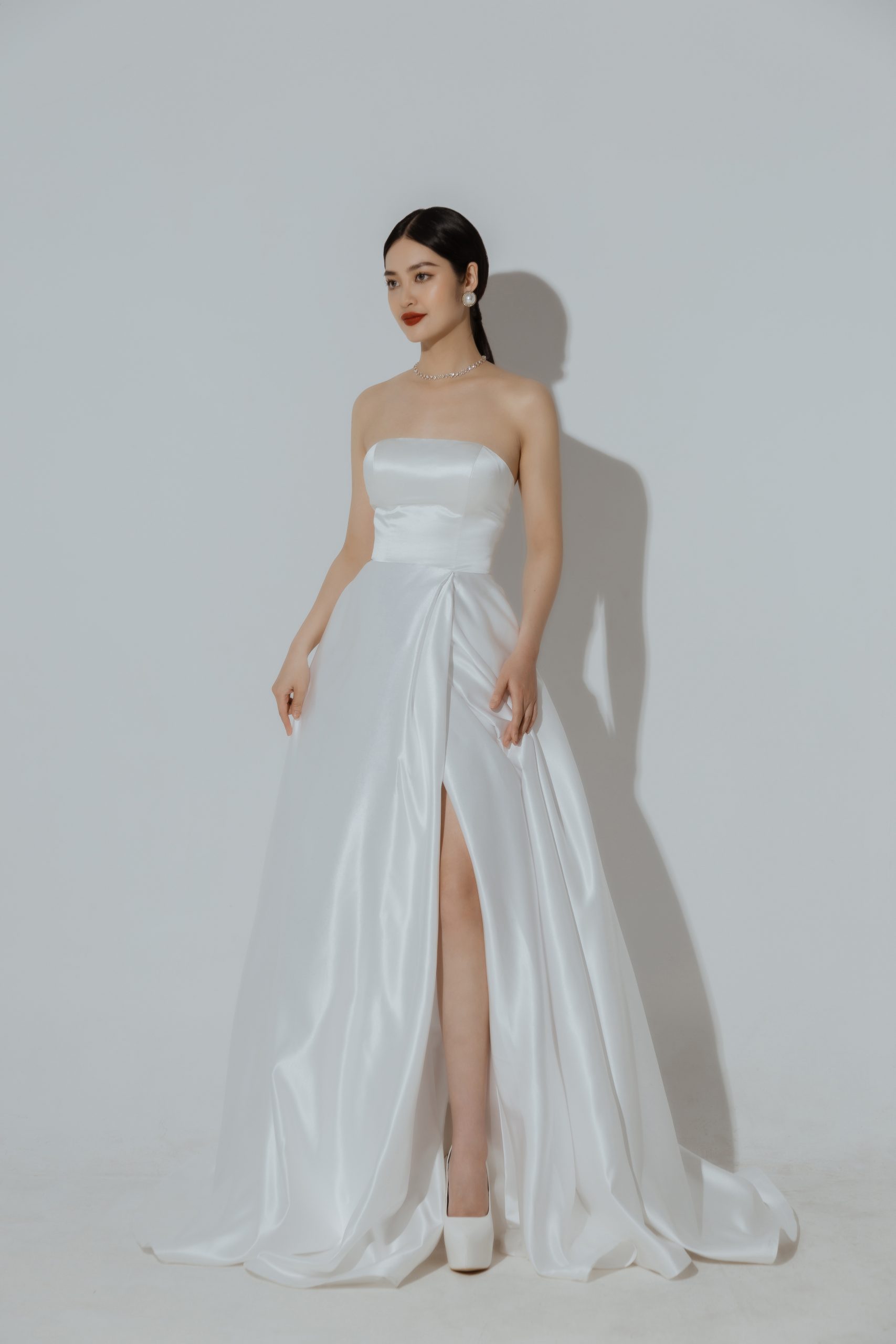 Váy cưới thiết kế làm từ lụa SATIN nhập khẩu - váy cưới cao cấp